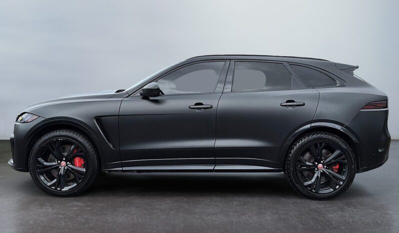 
2021 Jaguar F-Pace Svr full									