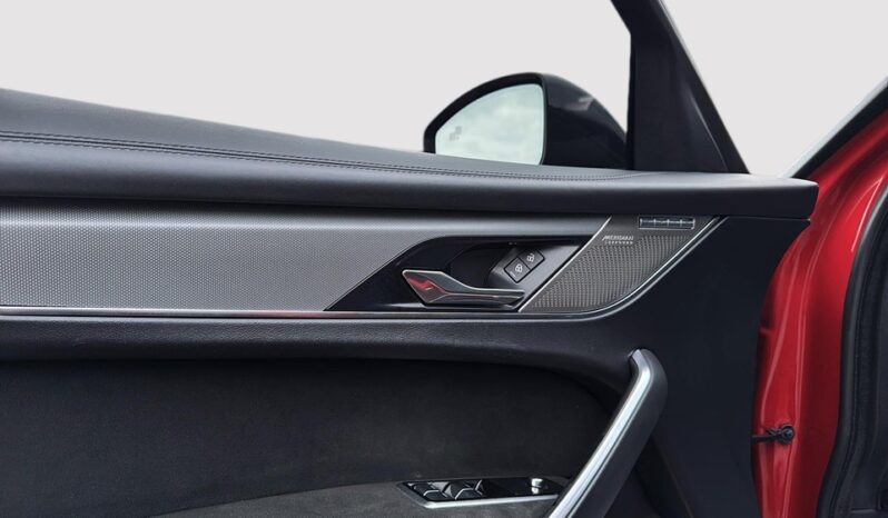 
2021 Jaguar F-Pace Svr full									